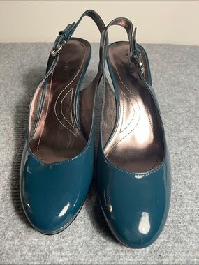 Tahari Teal Patent Slingback Pumps. Minimal damage to one heel.